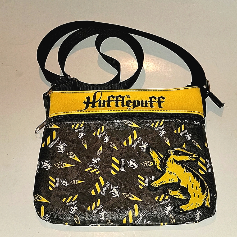 HARRY POTTER HUFFLEPUFF CROSSBODY BAG